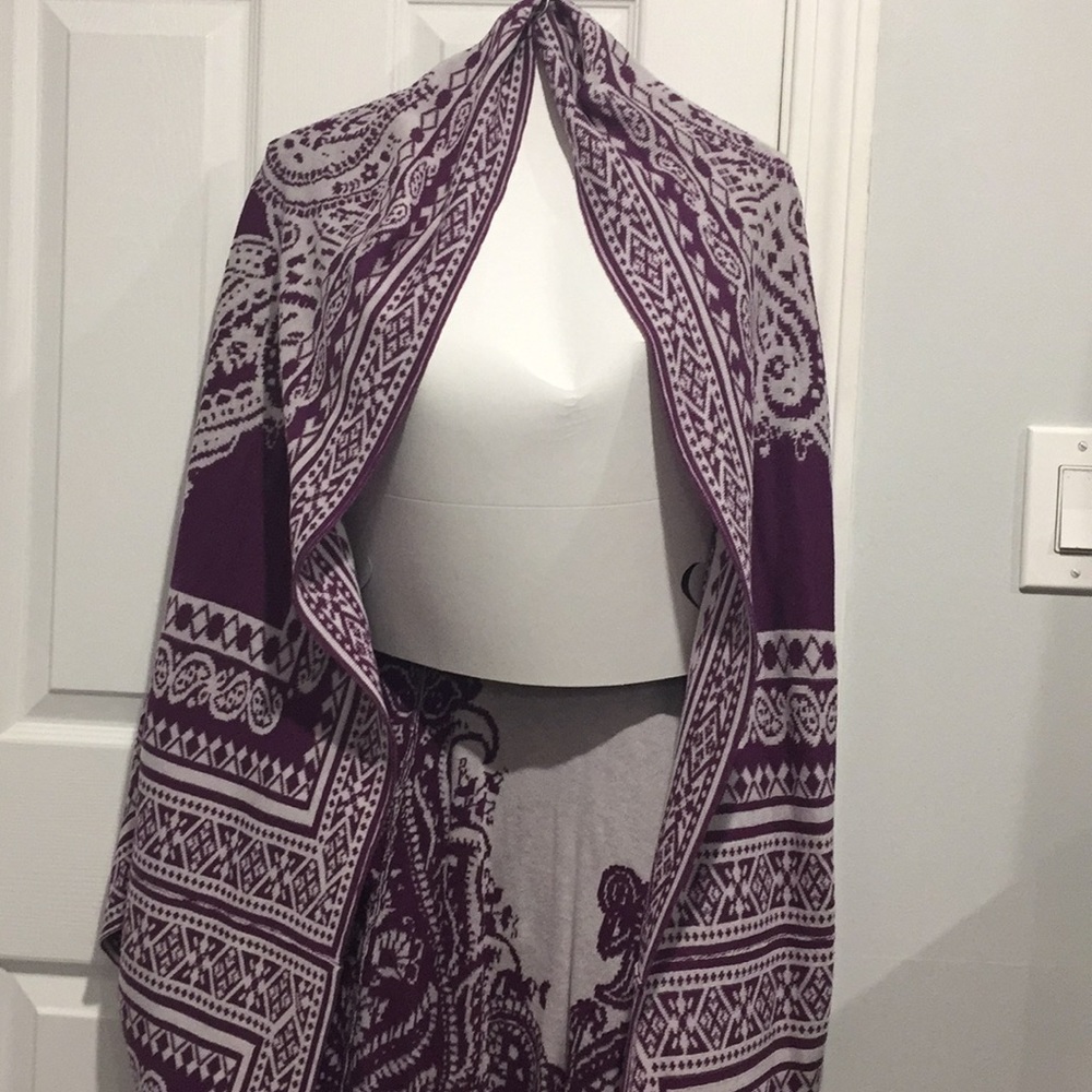 FINAL PRICE: Purple and white shall